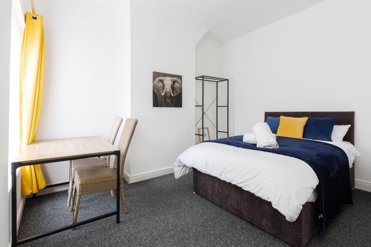 Casa de férias Clayton House - Spacious Near Etihad Stadium